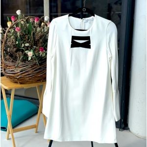 ALEXIE NWOT WHITE DRESS/ BLACK VELVET 
SIZE LARGE